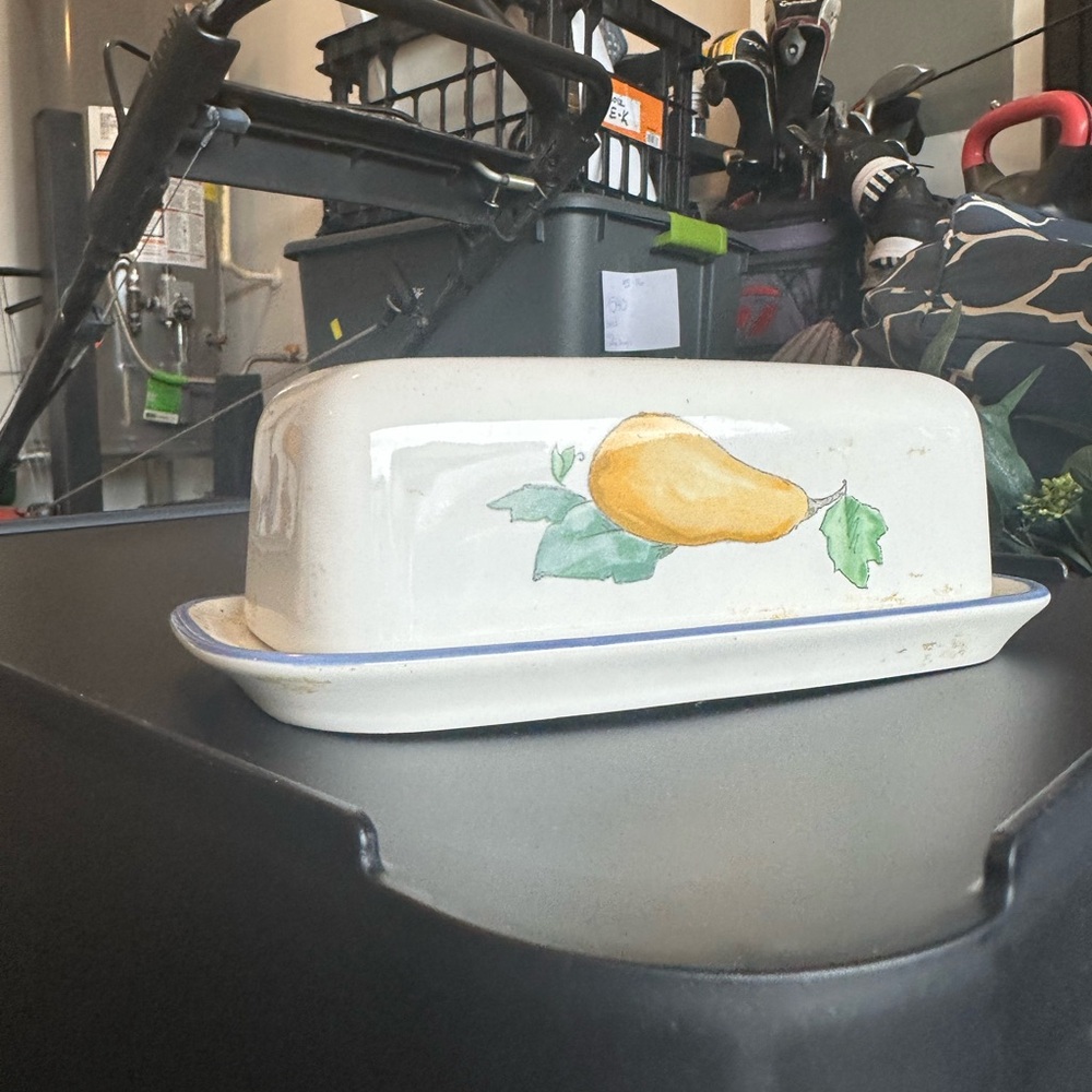 Pfaltzgraff Ceramic Butter Dish with Green Pea Pod Design - Picture 5 of 6